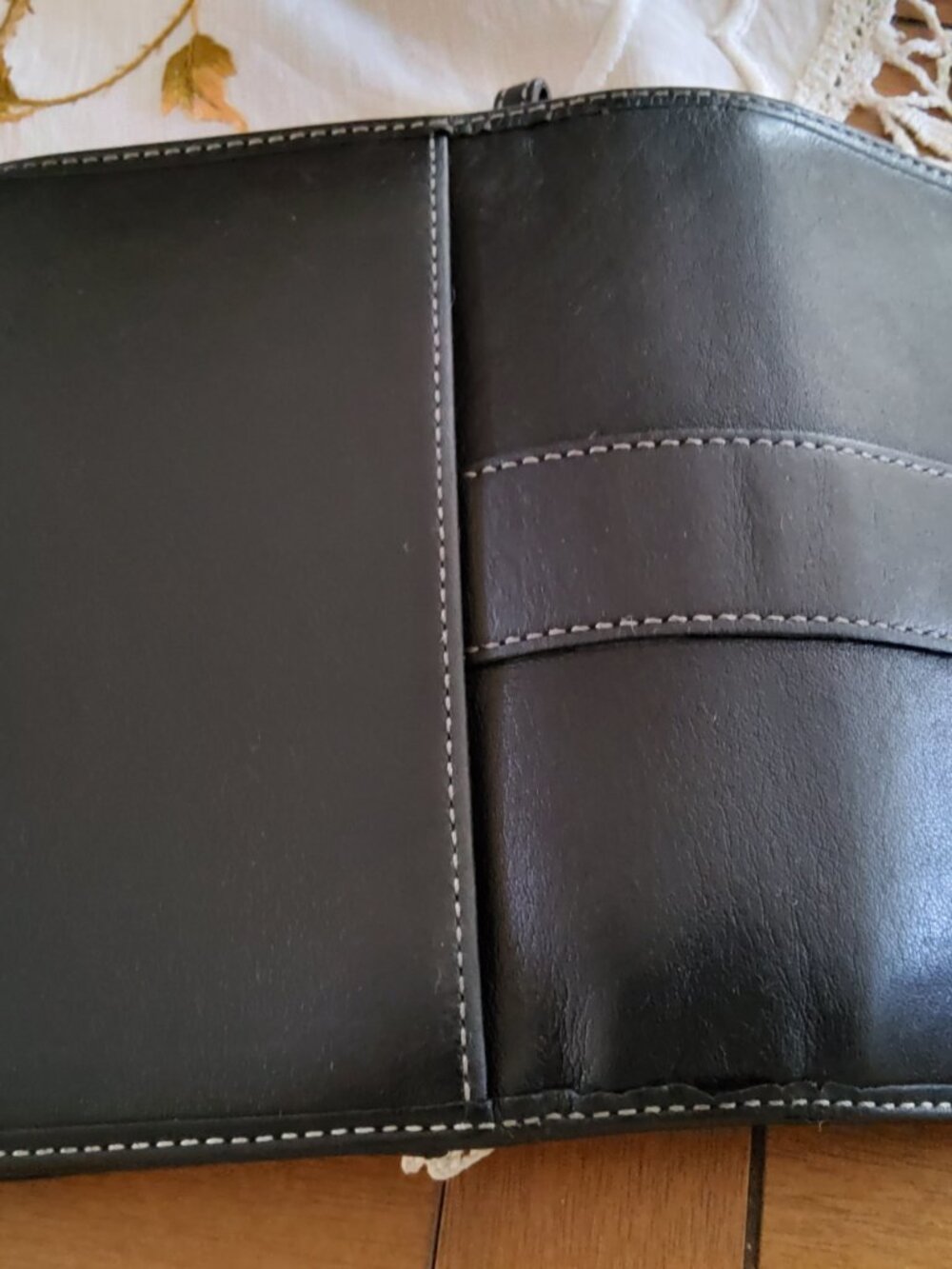 Vintage Coach Bifold Wallet in Black - Picture 6 of 6
